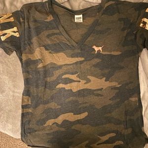 Everyday casual shirt. Army green.